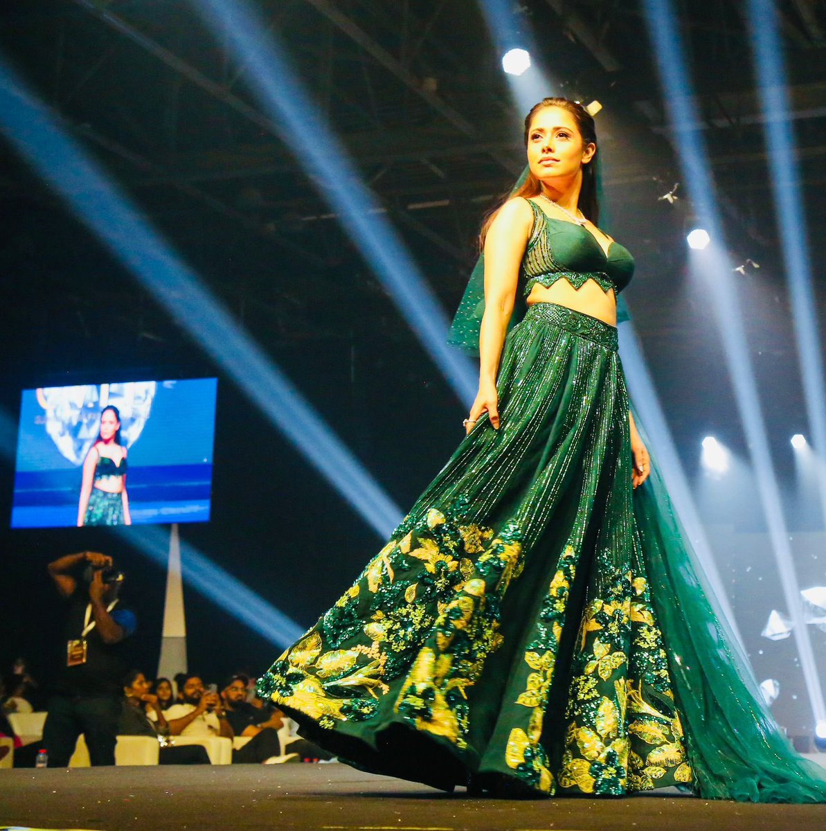 Dr. Bu Abdullah was invited as Special Guest at the GMFL (Global Media Fashion League) at the World Trade Centre in Dubai. It is first of it’s kind in UAE celebrating the colours and designs along with Arts, Music and Fashion.🇦🇪🇮🇳