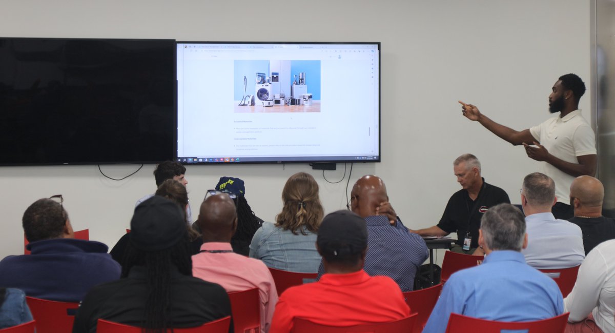 🚀 DPW's 2024 Summer Interns are driving change! From advancing electric vehicle initiatives to optimizing trash collection routes, these future leaders tackled critical projects that align with DC’s sustainability goals. 🌱 Their work is helping to shape a greener, more