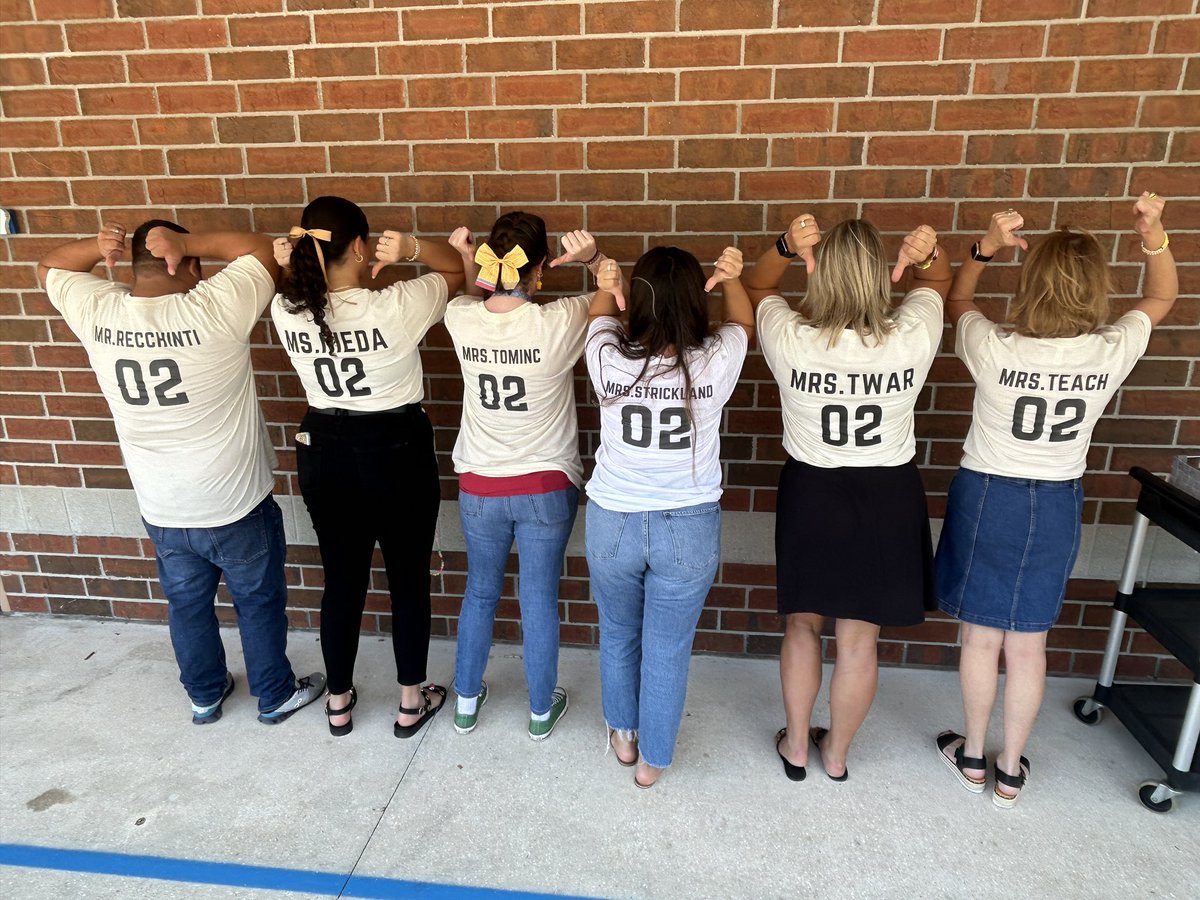MrsTwar's tweet photo. On Fridays, we wear our team shirts! 👕@collierschools @pmepelicans https://t.co/SJ1Yj30HuD
