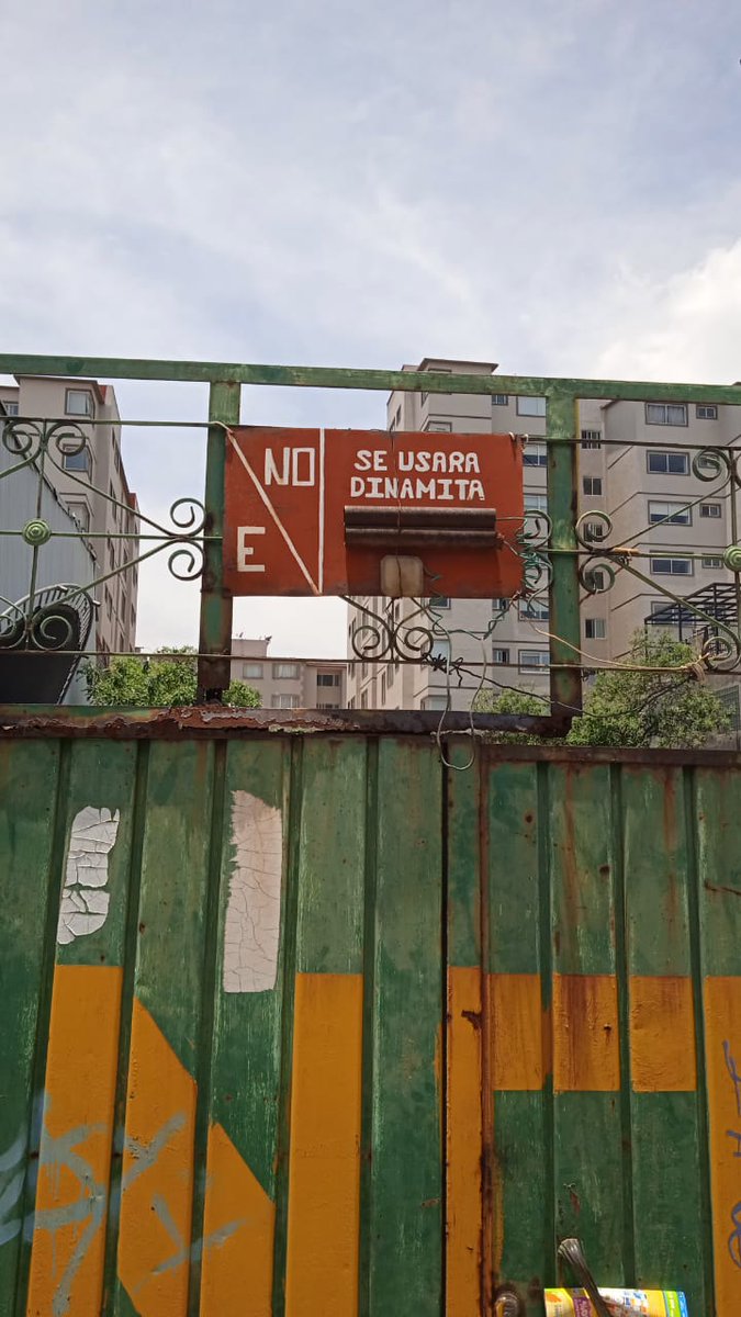 Pasen sus anecdotas con gente "don vergas"

Yo tenía un vecino que puso un toldo a media calle para poder salir a tomar con su familia todos los días

El día que las autoridades por fin lo removieron se agarró a chingadazos con los del ayuntamiento y los amenazó con demandarlos