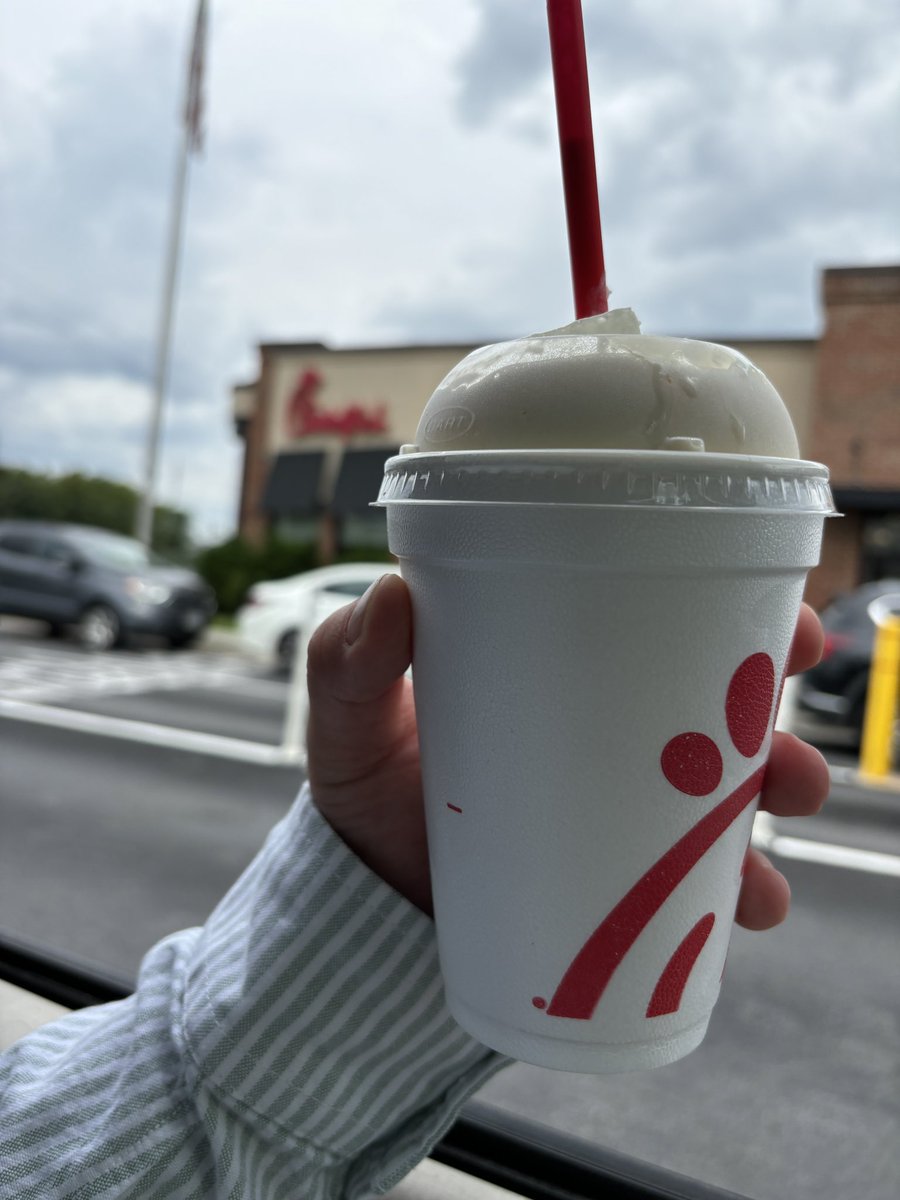 mbell390's tweet image. After 13 long years of waiting for the .@ChickfilA peach milkshake to return, it did not disappoint.
