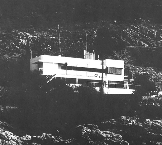 PatriciaDublin's tweet image. On td 1956 Jean Badovici died. The Romanian architect was Irish-born Eileen Gray’s lover to whom inexplicably she gifted e.1027 one of the most iconic houses of the 20c @EileenGray @cdbisset @NewIslandBooks  @NMIreland  #TheInterview
Link: amzn.co.uk/dp/B01J1V6LAG