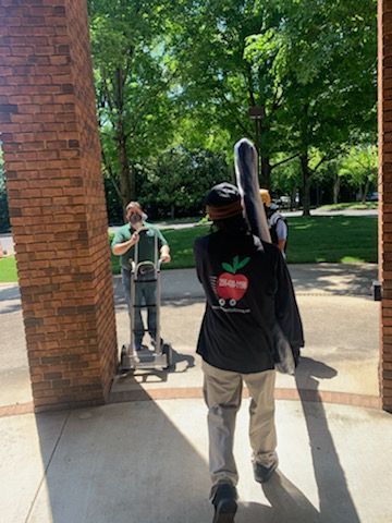 ApplewhiteMover's tweet image. Planning an office relocation? We specialize in helping businesses transition smoothly with minimal downtime. Let us handle the heavy lifting so you can focus on what matters most—your business! #BusinessMoves #OfficeRelocation #LocalMovingExperts 
256-430-1198