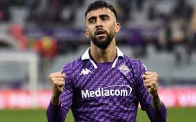 Arnav310310's tweet photo. 🚨 Transfer Update 🚨 Nico González was NOT called up for Fiorentina’s Serie A opening game. Juventus are now waiting for the green light to finalize the deal soon.

Stay tuned for more updates! 👀

#TransferNews #NicoGonzález #Juventus #SerieA https://t.co/dnsrBsfB6N
