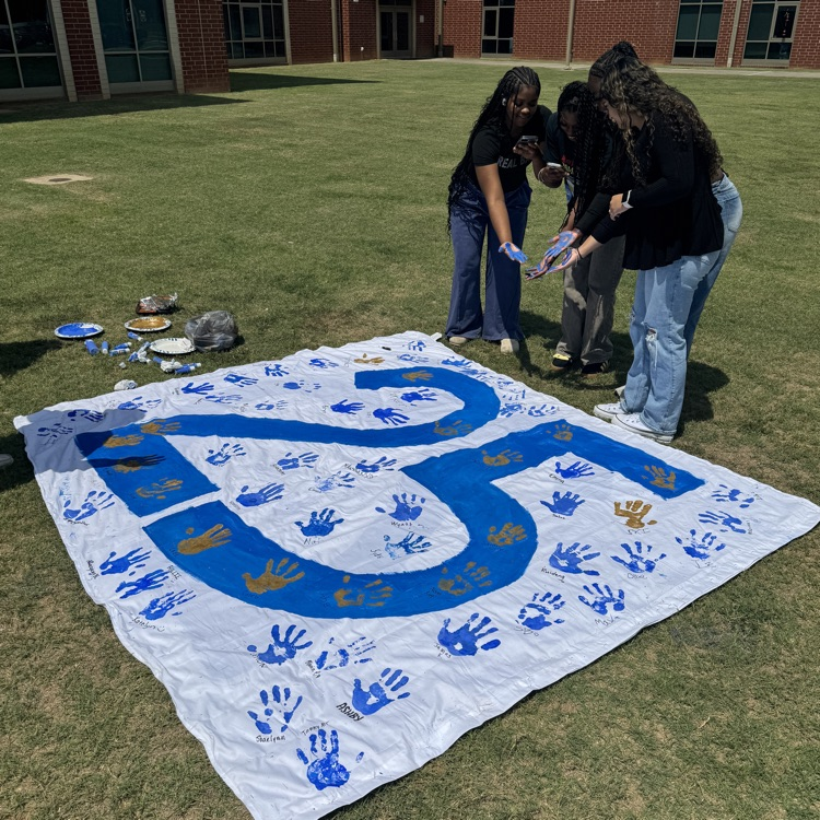 DWDanielHigh's tweet photo. Grounds crew giving DWD a fresh cut, orientation in the library learning commons, and class of 25 leaving their legacy with handprints on senior flag. #day010 #oneDANIEL https://t.co/jw3CpjDmLu