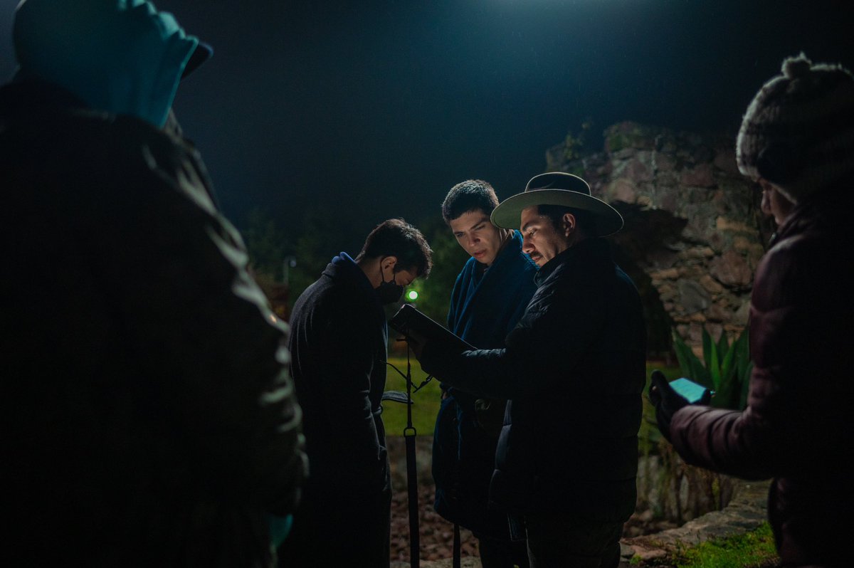 Un poco del detrás de cámaras de EL REY DE LOS MACHOS una serie que estrenamos este 1 de agosto en <a href="/disneyplusla/">Disney+ Latinoamérica</a> 

Producida por @TIS_Productions por <a href="/cerditavoladora/">Andrea Marulanda</a> <a href="/aurajuan/">Juan Aura</a> y <a href="/lagraceu/">La Grace</a> 

Fotografiada por <a href="/laacross/">Luis Ávila</a> 

Escrita por Julio Geiger y Flavia Atencio.