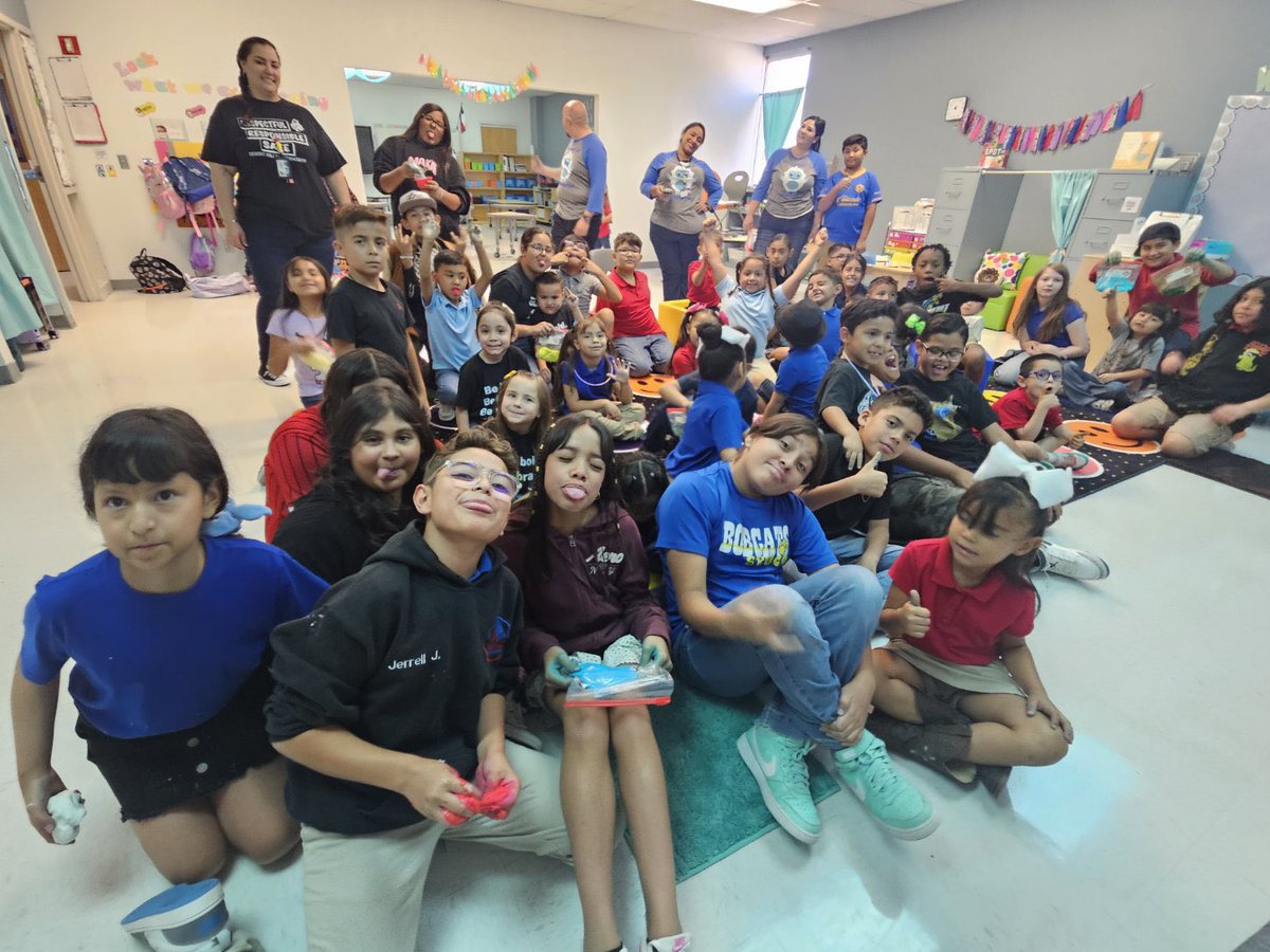 Michelle Trujillo (@mtrujillo_dhe) on Twitter photo Bobcat Buddies Monthly Activities! Our 5th Graders in Mrs.Amezaga's class buddied up with our Kinder Students in Mrs.Mayorga and Mrs.Martinez class! Great bonding time!!! <a href="/DHE_Bobcats/">Desert Hills Elementary</a> ๐๐พ๐ Bobcat Buddies Monthly Activities! Our 5th Graders in Mrs.Amezaga's class buddied up with our Kinder Students in Mrs.Mayorga and Mrs.Martinez class! Great bonding time!!! <a href="/DHE_Bobcats/">Desert Hills Elementary</a> ๐๐พ๐