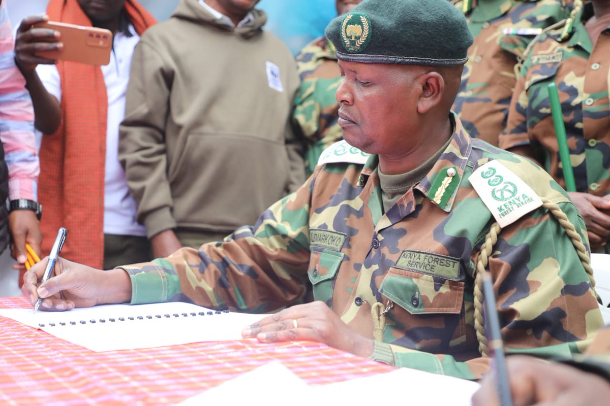 LAUNCH OF LOITOKTOK PFMP AND SIGNING OF MANAGEMENT AGREEMENTS

Today Loitoktok in Kajiado County, played host to a colourful event, where there was the signing of the Participatory Forest Managent Plan, (PFMPs).