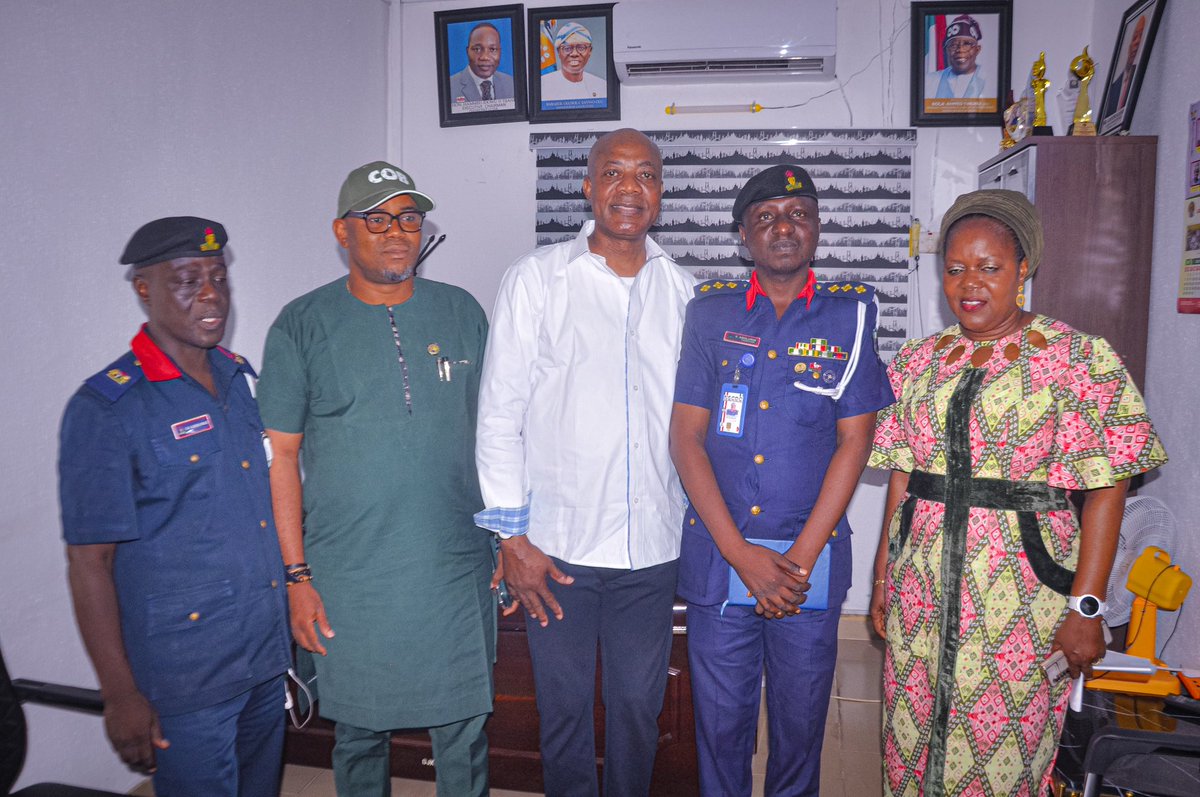 nscdc_lagos's tweet photo. The Executive Chairman, Ojokoro Local Council Development Area ( LCDA ), Honourable Hammed Idowu Daniel ( HID ) Tijani has commenced, the building of a new divisional office for the Nigeria Security and Civil Defence Corps ( NSCDC ), situated, in Ajegunle - Ilo, Lagos. https://t.co/dhBQ5xpnJv