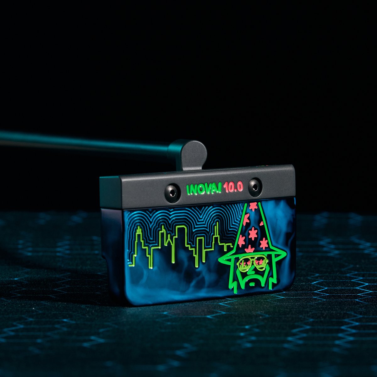 BettinardiGolf's tweet photo. This week’s INOVAI 10.0 #PutterOfTheWeek is all about the Sunglass Wizard, with his iconic skyline shining bright behind him. The vibrant neon colors are sure to turn heads all across the city! 🌆✨
#Bettinardi #INOVAI10 #GolfLife #GolfStyle #WizardryOnTheGreens https://t.co/HLuEHteX1x