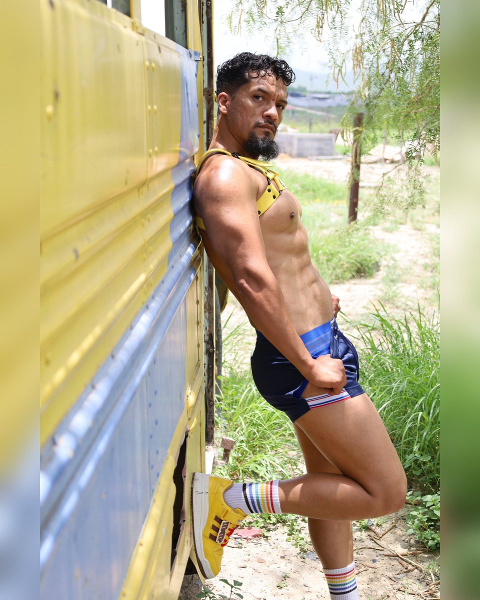 No permitas que nadie te diga que eres incapaz de hacer algo, la gente que no logra conseguir sus sueños suele decirle a los demás que tampoco cumplirán los suyos.

#gayworld #gaymx #gaymen #sixpack #hotguy