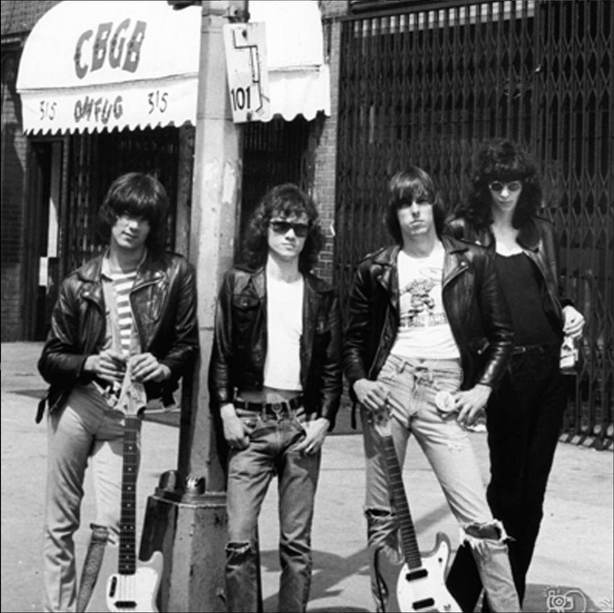 JoeyRamoneMusic's tweet photo. 50 years ago today, The Ramones made their debut at CBGB.

Photo Credit: Bob Gruen

#JoeyRamone #TheRamones #Ramones50 #CBGB #Punk https://t.co/Ys4sm6Ocfg