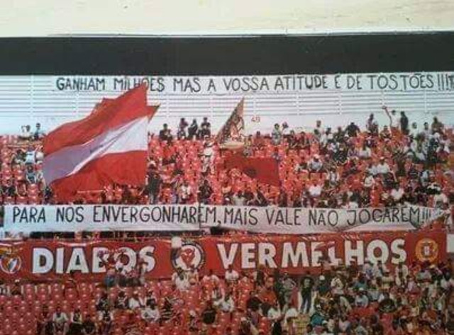 Continua actual.

"Ganham milhões, mas a vossa atitude é de tostões!!!"

"Para nos envergonharem, mais vale não jogarem!!!"