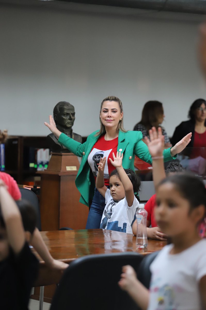 En conmemoración al Día del Niño, la pdta de la Comisión de Familia, Niñez, Adolescencia y Juventud, <a href="/lizarellapy/">Lizarella Valiente</a> recorrió las instalaciones del Congreso Nacional y el Centro Cultural El Cabildo, con los niños del “Hogar Vientos de Esperanza”
Vía <a href="/SenadoresPy/">SenadoPy</a>