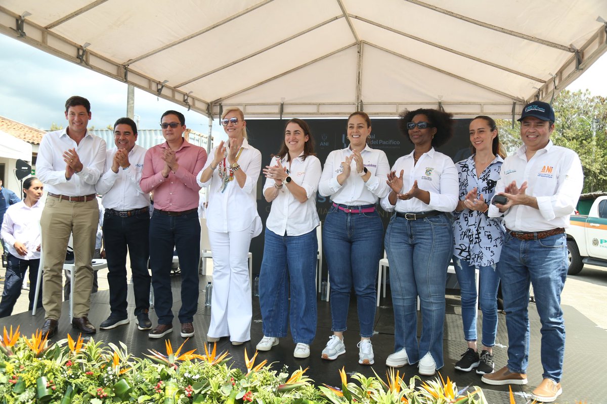 karolmartinez tweet media