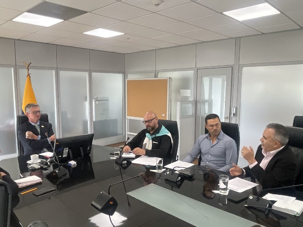 Construpositivo's tweet photo. 🏗️ Desde Constructores Positivos proponemos acciones urgentes para reactivar el sector de la construcción: gabinete sectorial, fortalecer el programa 5-25-5, participación del Banco del Pacífico y BIESS, y un plan de recuperación económica. 💪🇪🇨 #Viviendaasequible https://t.co/lR4WT2Uobb