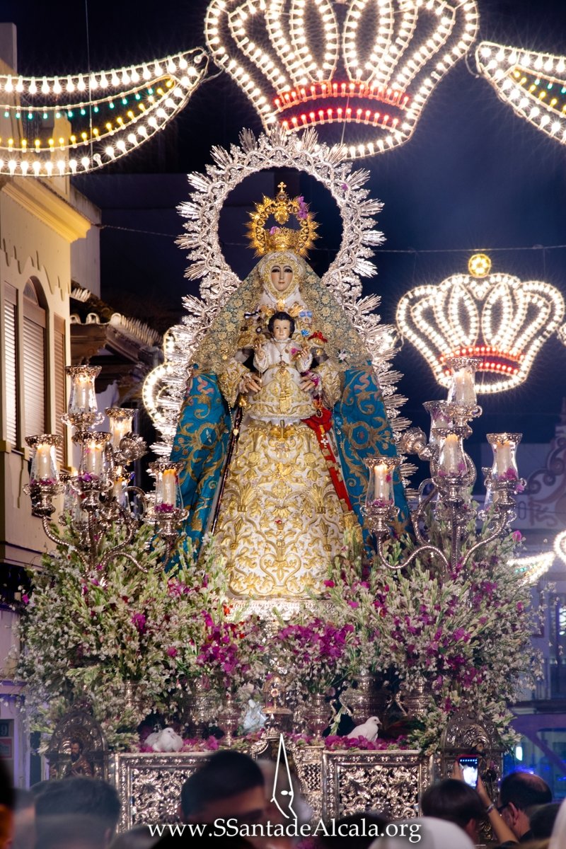 SSantadeAlcala's tweet photo. 📷 𝐆𝐀𝐋𝐄𝐑𝐈𝐀: Salida Procesional de Santa María del Águila Coronada.

🔗 https://t.co/gPPahbKn2t

📲 @virgendelaguila y @Juventud_Aguila. https://t.co/RFXqDhZ9Zn