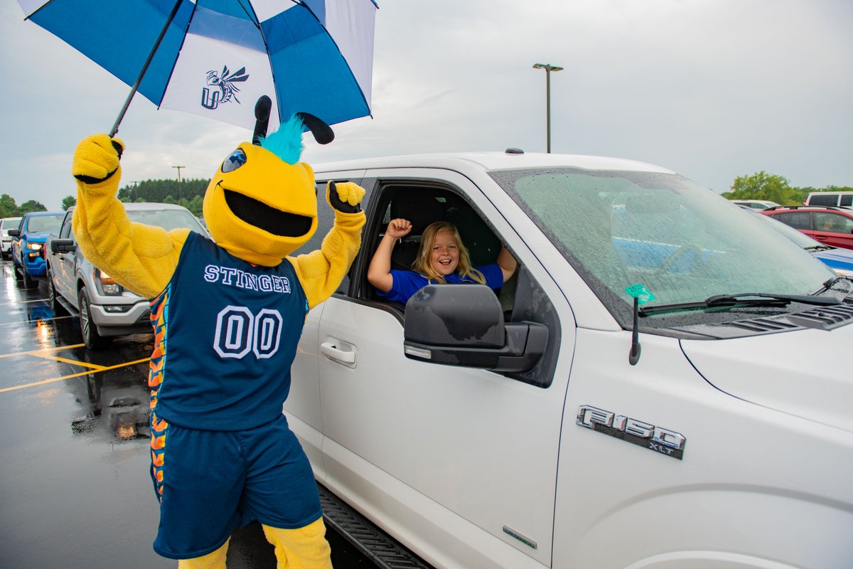 cedarville's tweet photo. π¦οΈοΈ A little rain couldn't stop our Yellow Jackets today at #GettingStartedatCU!
#MoveInDay #WelcomeHome https://t.co/WPdmZJEdXK