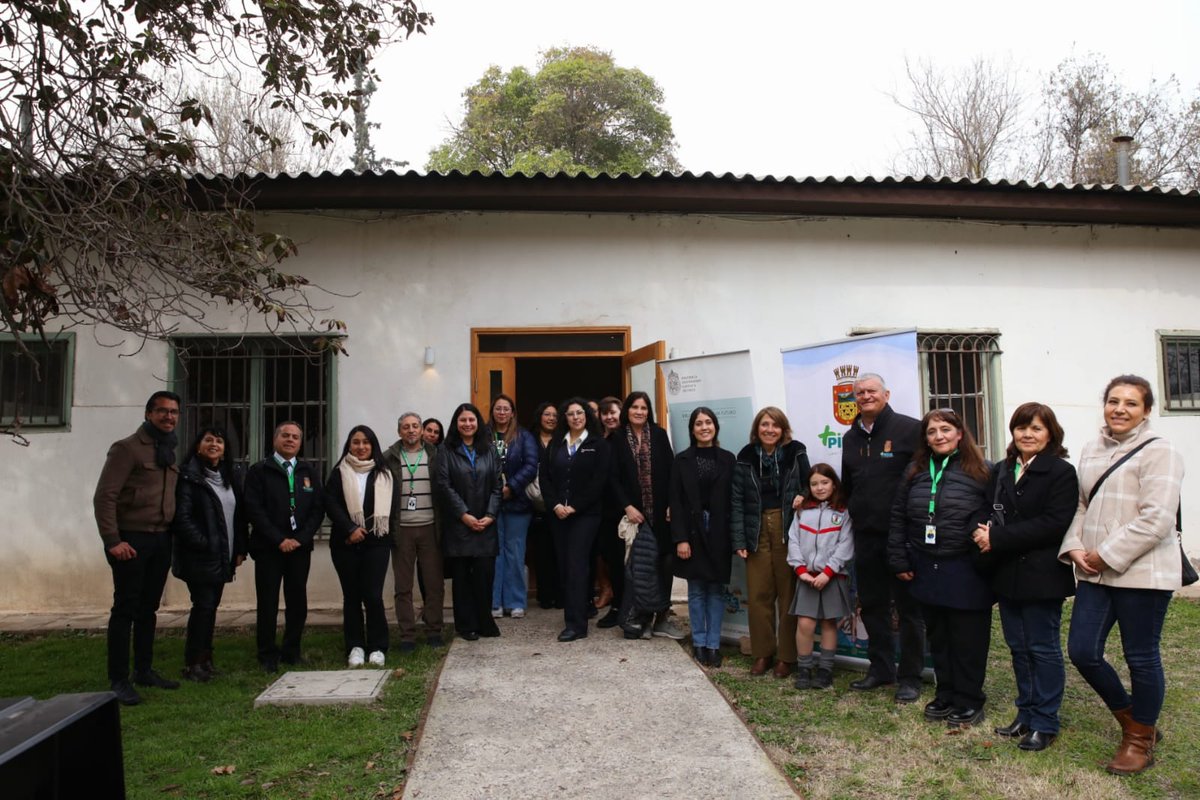 🎉 Firmamos un convenio con la Corporación Municipal de Educación y Salud de Pirque que beneficiará a más de 2.600 estudiantes y sus comunidades educativas. 📚✨ A partir de ahora, tendrán acceso a nuestra colección y espacios en todo el país ¡Felices por esta gran alianza!🤝👩‍🏫