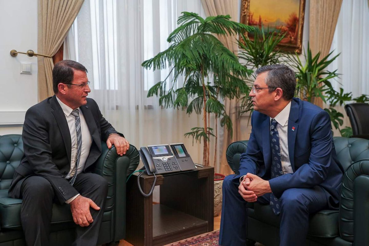 Ayağı kırılan Genel Başkanımız Sn. Özgür Özel’e geçmiş olsun dileklerimi sunuyor, acil şifalar diliyorum. Sağlığına en kısa zamanda kavuşmasını temenni ediyorum.