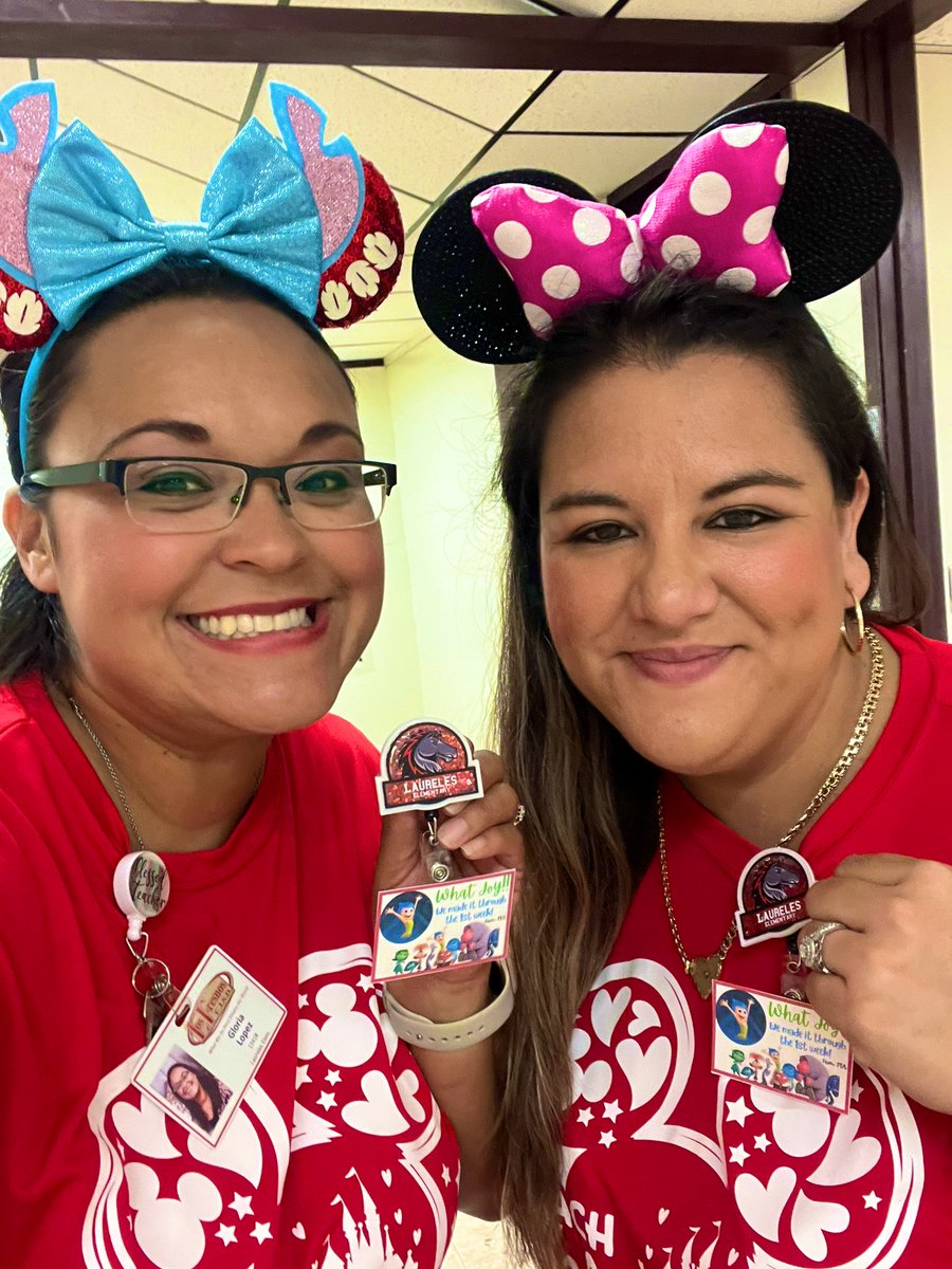 MsGllopez's tweet photo. Way to “Reel” in a great first week of school!! Our staff @LaurelesMustang “reel”y outdid themselves this week, so PTA gifted them Id Badge Reels with our proud school logo on them! https://t.co/5KmT0WrOd5