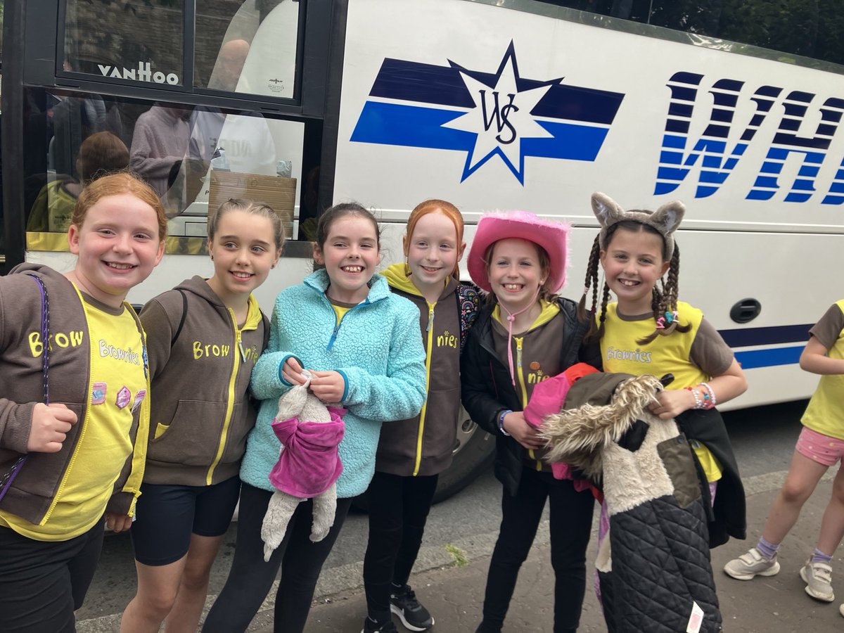 Weemaria76's tweet photo. Off to Brownie camp with some of her ⁦⁦@StFillansPS⁩ P6 friends 😍 https://t.co/TjmLApyTKc