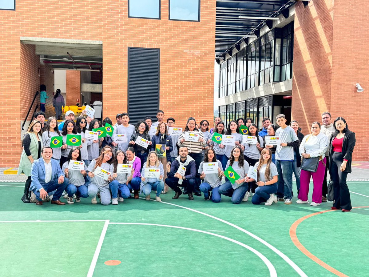 ¡En Bogotá se habla portugués! 🇧🇷🎨 Hoy, junto a IBRACO @IbracoCultura, lanzamos Aquarela: habla portugués y colorea el mundo. Un programa para que nuestr@s estudiantes aprendan portugués y se sumerjan en la cultura brasileña. Bogotá se sigue abriendo al mundo con nuevas