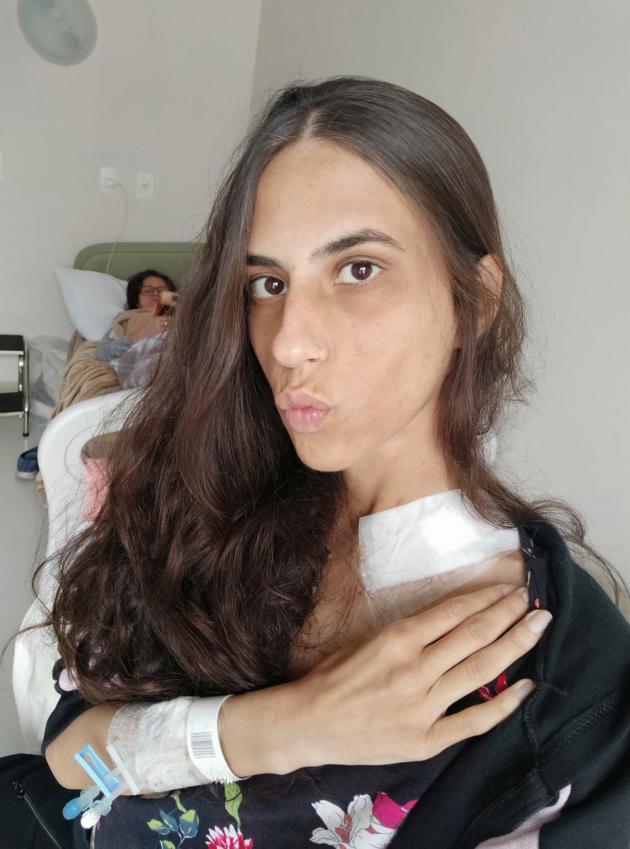 laraiuki's tweet photo. oiiii levei uma facada no pescoço gostaram https://t.co/U71ImCN3a1