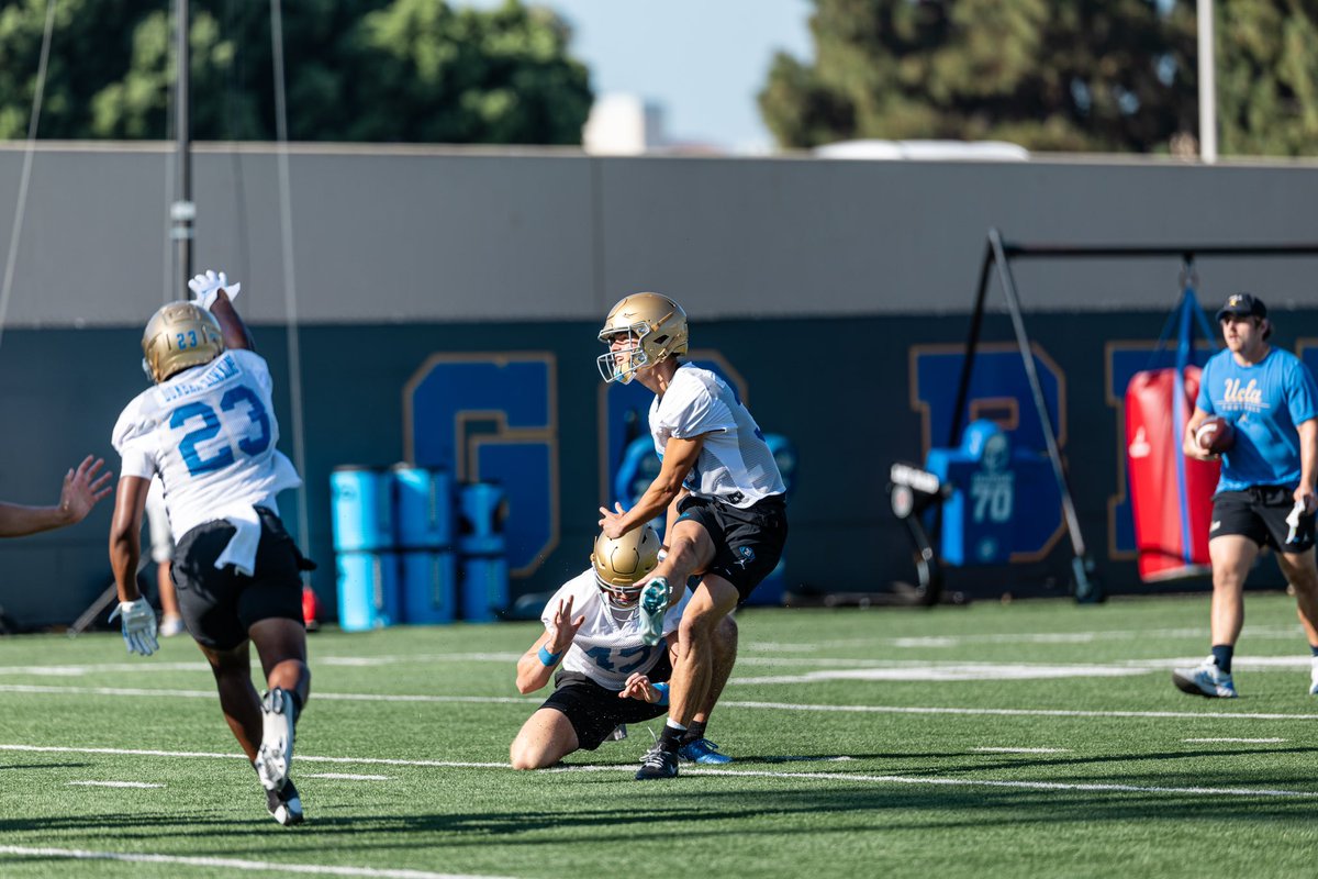 UCLAFootball's tweet photo. 𝗙𝗿𝗶𝗱𝗮𝘆 𝗦𝗽𝗲𝗰𝗶𝗮𝗹 (teams) 🏈 https://t.co/Dtq1WlWnpM