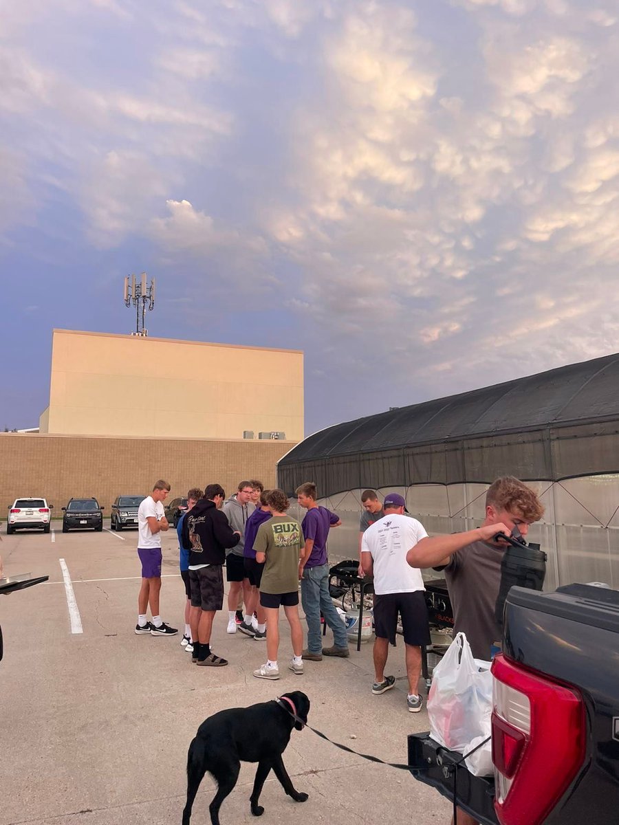 theDJDuster's tweet photo. Up and At 'Em! The Senior class of 2025 was up early and hosted a Senior Sunrise Breakfast @HoldregeDusters #GoDusters #DusterPower https://t.co/RJ3AREydMk