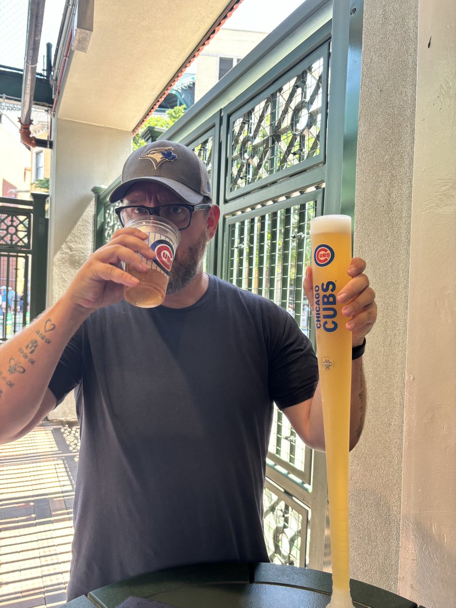 Devo9911's tweet image. #BeerMe @BlueJays @Cubs #Wrigley