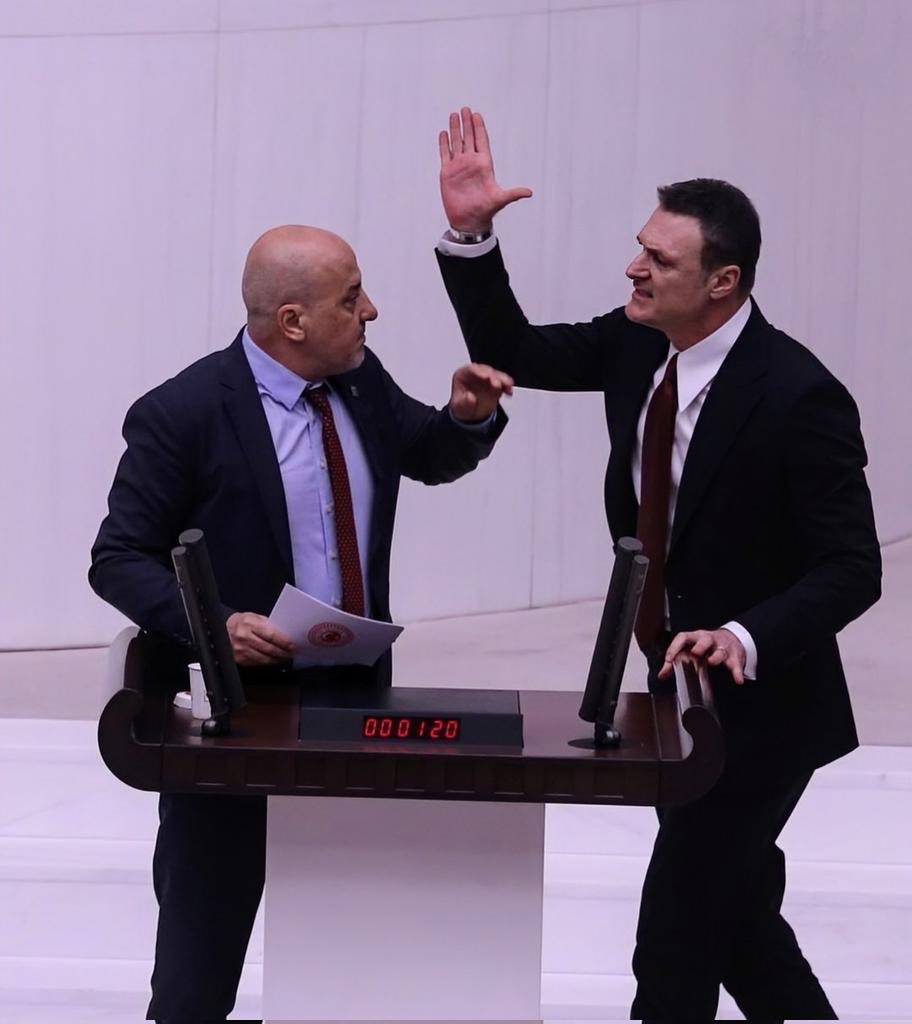 Bu sizin utançınızdır. Türk milletinden özür dileyin. Alpay denilen saldırganın tutuklanması gerekir <a href="/yilmaztunc/">Yılmaz TUNÇ</a> <a href="/adalet_bakanlik/">T.C. Adalet Bakanlığı</a> <a href="/AliYerlikaya/">Ali Yerlikaya</a> <a href="/TCYargitay/">Yargıtay Başkanlığı</a> <a href="/Akparti/">AK Parti</a> <a href="/AKPartiTBMMGrup/">TBMM AK Parti Grup Başkanlığı</a> <a href="/NumanKurtulmus/">Numan Kurtulmuş</a> 
#RecepTayyipErdoğan #ErkenSeçimİstiyoruz