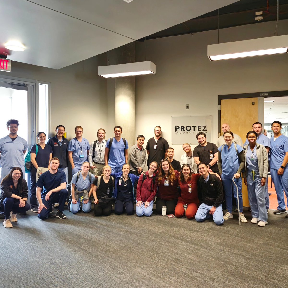 🦾 Our residents during didactics working w/ Protez, an organization focusing on 'providing prosthetic treatment &amp;rehabilitation for Ukraine pts.' It was very special learning about these patients who were victims of the ongoing war &amp; being able to be part of these pts care🩵💛🩵