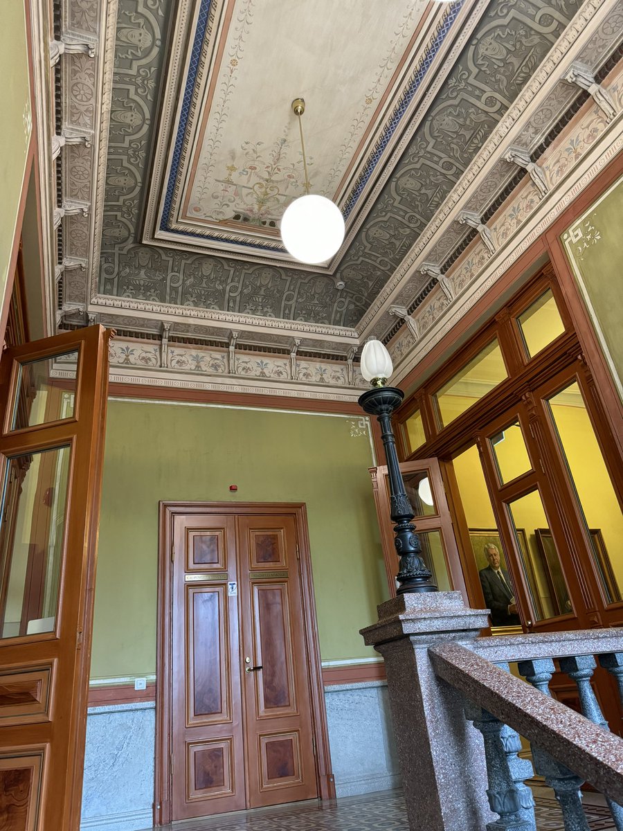 Tusina työpäiviä takana <a href="/PorvooBorga/">Porvoon kaupunki - Borgå stad</a> kotikaupungin ja #kunnat palveluksessa. Ei kovin pehmeää laskua arkeen tälläkään kertaa (😁), mutta hieno uusi yhteisö ja miellyttäviä kohtaamisia. 

Kiitos vielä <a href="/VMuutiset/">Valtiovarainministeriö | Finansministeriet</a> &amp; kaikki te matkan varrella mukana eläneet! Yhteistyöllä jatkossakin!