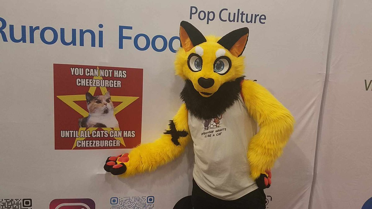 Might I offer some words of wisdom on this #FursuitFriday?
.
.
.
📸 - Friend
🪡 - <a href="/TheKneadery/">✨ thekneadery.bsky.com ✨</a>