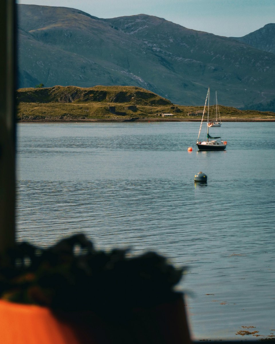 I mean… how is this for a dining view?☺️⛵️

Nestled away on our wee peninsula, away from it all… try as we may to explain it, it’s something you need to feel for real, a special feeling…

…one you’ll hold in your heart.

Wishing you all a lovely weekend🥰

#scotland #home