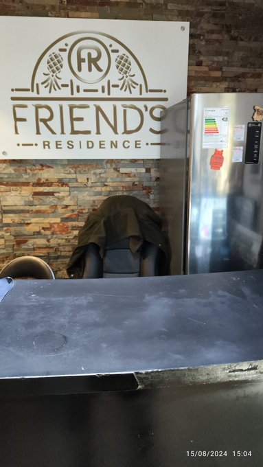 El d&iacute;a de ayer fui a conocer @FriendsRchile  Hab&iacute;a quedado en ir a conocerlo junto a una amiga pero me<a class="tags" target="_blank" title="On Twitter" href="/?out=eyJ0eXAiOiJKV1QiLCJhbGciOiJIUzUxMiJ9.eyJpYXQiOjE3MjU3NDk2NzcsImlzcyI6InR3cG9ybnN0YXJzLmNvbSIsIm5iZiI6MTcyNTc0OTY3NywiZXhwIjoxNzU3Mjg1Njc3LCJyZWRpcmVjdF91cmwiOiJodHRwczovL3R3aXR0ZXIuY29tL0ZyaWVuZHNSY2hpbGUifQ.8fLTw3A7goKEkGvtVPLY2xG2ppnmJlPObsPJDEnCtfiNQv_iCBsuFC8M7fAaUZpQGIW4WYxjogIFa0sbcRU1yQ">@FriendsRchile</a><a href="/tag/single"class="tags"><span>#single</span></a><a href="/tag/corneador"class="tags"><span>#corneador</span></a><a href="/tag/hetero"class="tags"><span>#hetero</span></a><a href="/tag/follaamiga"class="tags"><span>#follaamiga</span></a><a href="/tag/noter"class="tags"><span>#noter</span></a>