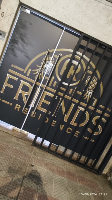 El d&iacute;a de ayer fui a conocer @FriendsRchile  Hab&iacute;a quedado en ir a conocerlo junto a una amiga pero me<a class="tags" target="_blank" title="On Twitter" href="/?out=eyJ0eXAiOiJKV1QiLCJhbGciOiJIUzUxMiJ9.eyJpYXQiOjE3MjU3NDk2NzcsImlzcyI6InR3cG9ybnN0YXJzLmNvbSIsIm5iZiI6MTcyNTc0OTY3NywiZXhwIjoxNzU3Mjg1Njc3LCJyZWRpcmVjdF91cmwiOiJodHRwczovL3R3aXR0ZXIuY29tL0ZyaWVuZHNSY2hpbGUifQ.8fLTw3A7goKEkGvtVPLY2xG2ppnmJlPObsPJDEnCtfiNQv_iCBsuFC8M7fAaUZpQGIW4WYxjogIFa0sbcRU1yQ">@FriendsRchile</a><a href="/tag/single"class="tags"><span>#single</span></a><a href="/tag/corneador"class="tags"><span>#corneador</span></a><a href="/tag/hetero"class="tags"><span>#hetero</span></a><a href="/tag/follaamiga"class="tags"><span>#follaamiga</span></a><a href="/tag/noter"class="tags"><span>#noter</span></a>