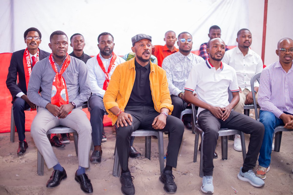 EpopoYanick's tweet image. 🚨REPRISE DES ACTIVITÉS DE LA #JIK🚨

La JIK a tenue sa rentrée politique ce jeudi 15 août 2024. L’activité était présidée par le Numéro 1 de l’UNC/ Kinshasa l’honorable @GaborienM 

Devant une foule de Bana Mboka, un seul sujet était à l’ordre du jour : #CONSOMMONS_VK @JolMongu2