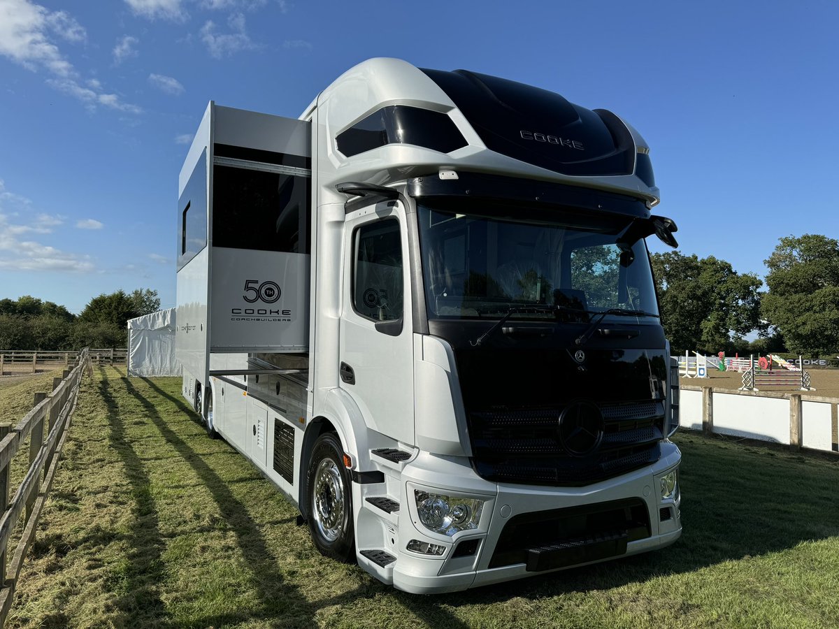 Cooke_Coach's tweet photo. Our latest 26t 50th Edition built to celebrate 50 years of horsebox manufacturing is now set up at South View Arena for Scope Festival. 

Come and see us from Sunday 18th to Tuesday 20th for the seniors and Thursday 22nd to Saturday 24th for the ponies. https://t.co/TZhHByYi8x