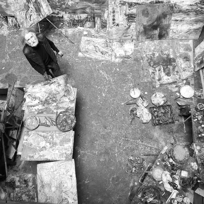 #JuanLuisGoenaga 💔

💔 Hoy despedimos a Juan Luis Goenaga, un artista que hizo de su vida un arte.

Sus obras, siempre en evolución, reflejan su conexión con la naturaleza y el espíritu.

Su legado vive en cada pincelada.

Un fuerte abrazo a Telmo y Bárbara. Descansa en paz.