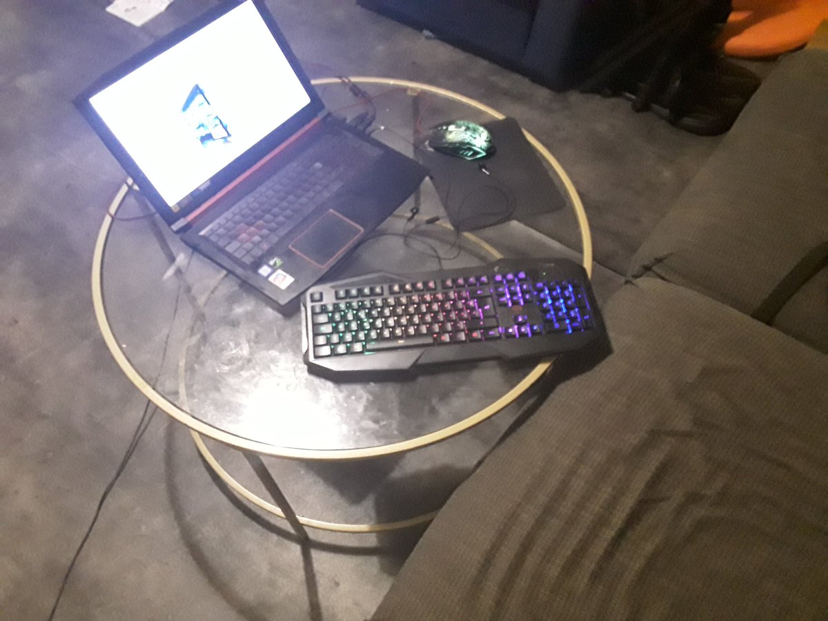 L0MATUE's tweet photo. @0xHaz666 Je participe (par pitié j'ai envie de stream mais mon pc il est éclaté j'arrive meme pas a bien faire tourné valorant) https://t.co/uHpQ88mHVh