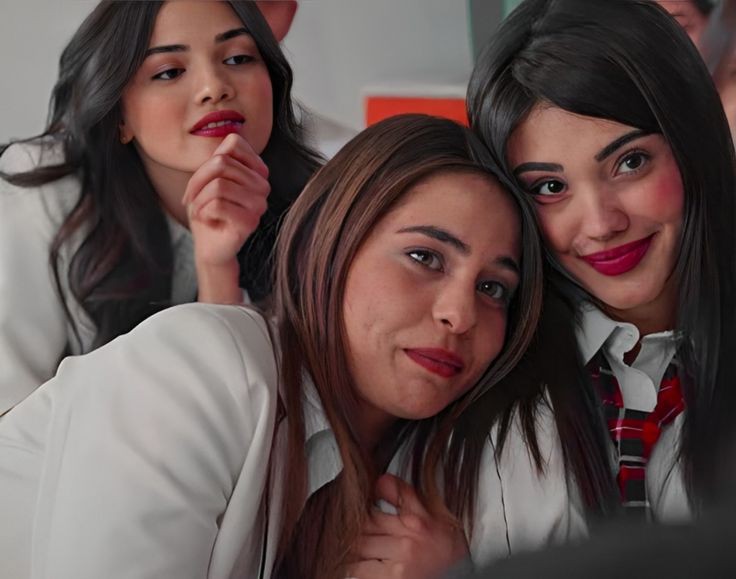 Crecimos juntos habia tanto por hacer, y caminamos, había tanto que aprender....

POR SIEMPRE HERMANOS
#TodoPorMiHogar