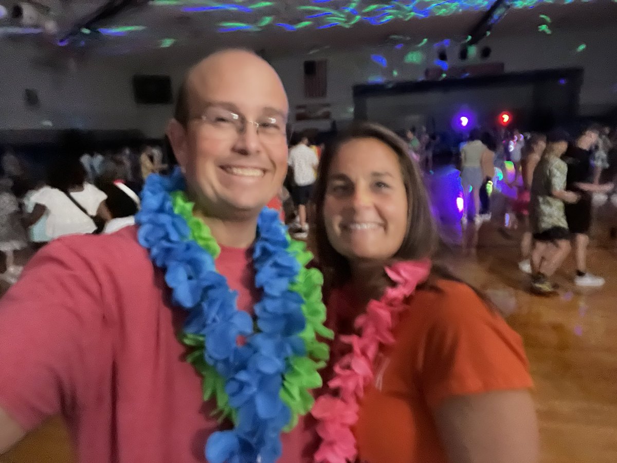 MrKenConklin's tweet image. This is how we roll on a Friday night! #SCMS #DanceChaperones 🌸 🌺