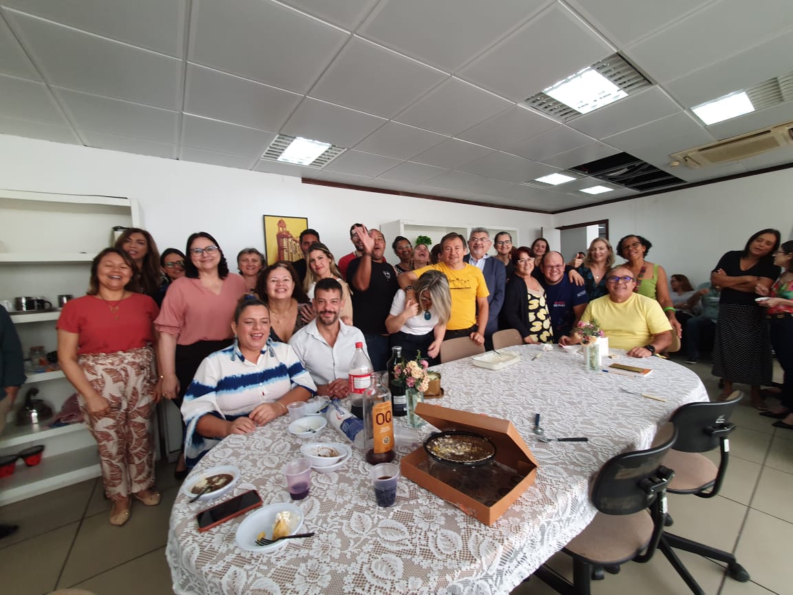 Octavioamaraji's tweet photo. Festinha de hoje com povo do TRF5 melhor povo!! https://t.co/eRu6agAF1l