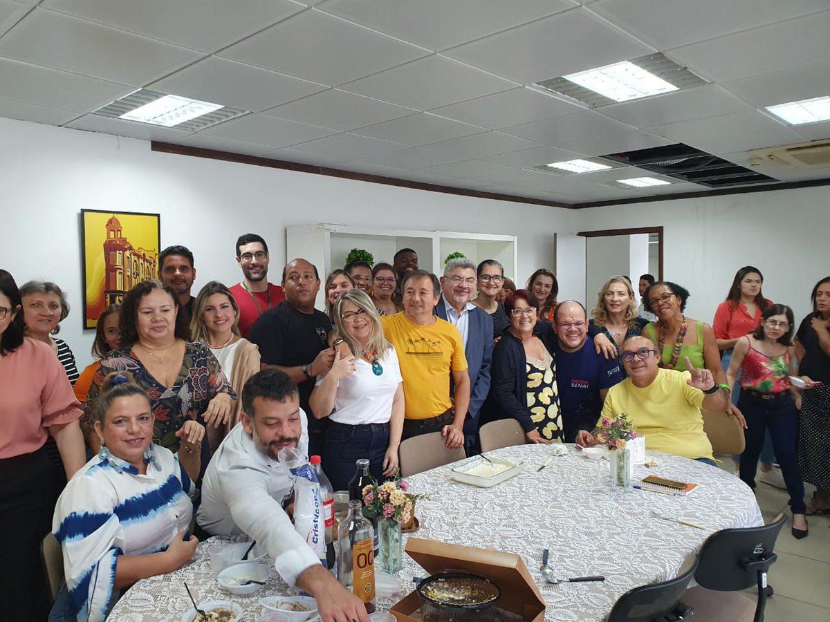 Octavioamaraji's tweet photo. Festinha de hoje com povo do TRF5 melhor povo!! https://t.co/eRu6agAF1l