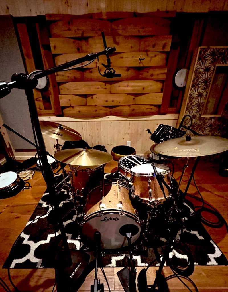 ryandrummoore's tweet image. New @ponybradshaw record, Thus Spoke the Fool, is out in the world today! It was an honor contributing to this album with so many talented artists. 

Here’s a picture of Sean Sullivan‘s snazzy Ludwig kit that I played on these tunes. Hope you listen and enjoy.