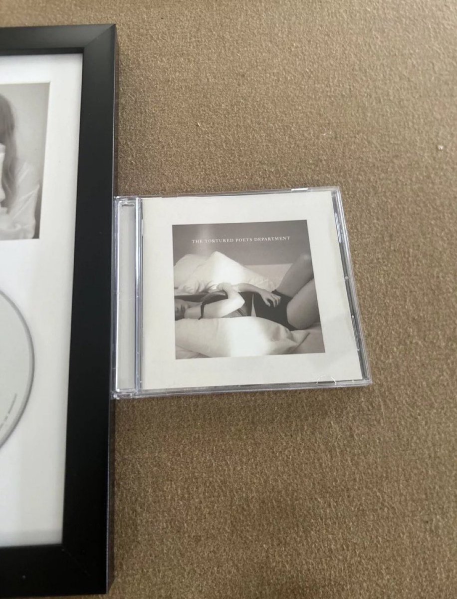 TaylorMootsGain's tweet image. 🤍TTPD BUNDLE GIVEAWAY

The winner will receive a Taylor Swift The Tortured Poets Department CD Signed And Framed WITH HEART

To enter:
• like &amp;amp; RT
• follow me
• join link in bio
• reply your favorite ttpd song
• Tag friends(Be willing to pay shipping)

Ends Sept 30th!!
