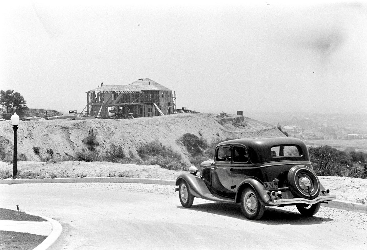 Forgotten_LA's tweet photo. When you take a drive through the Hollywood Hills before they’ve finished rendering…

Photo by Alfred Eisenstaedt for LIFE Magazine, 1936

https://t.co/GRnSW0EgVH https://t.co/sS7ivtvUUt