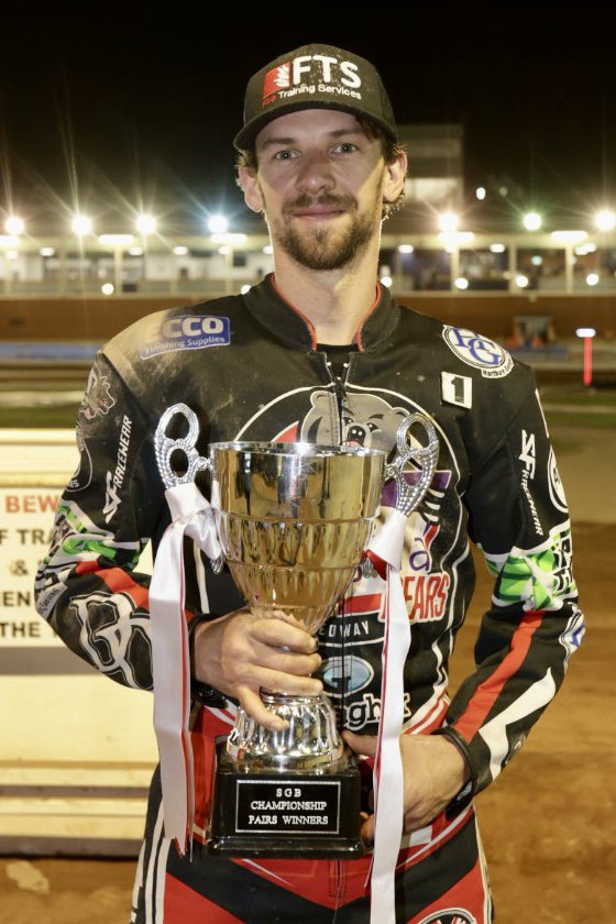 Les Aubrey tweet media